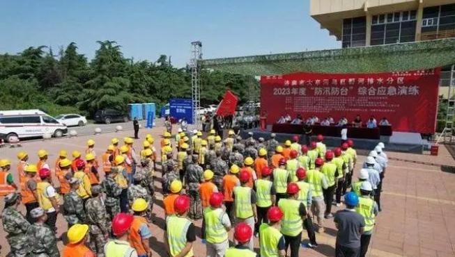 搶筑堤壩，涉水搶險！濟南重點雨污管網改造項目開展防汛演練