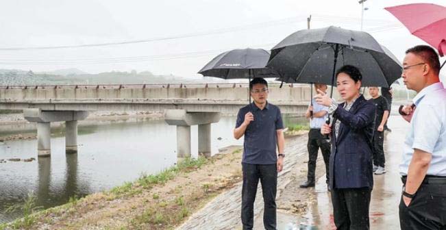 海陽市領導開展社區(qū)“雙報到”和巡河、防汛調研