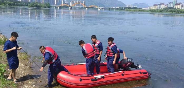 補(bǔ)短板強(qiáng)弱項(xiàng)，提技能礪精兵，縣應(yīng)急管理局開展水上救援訓(xùn)練